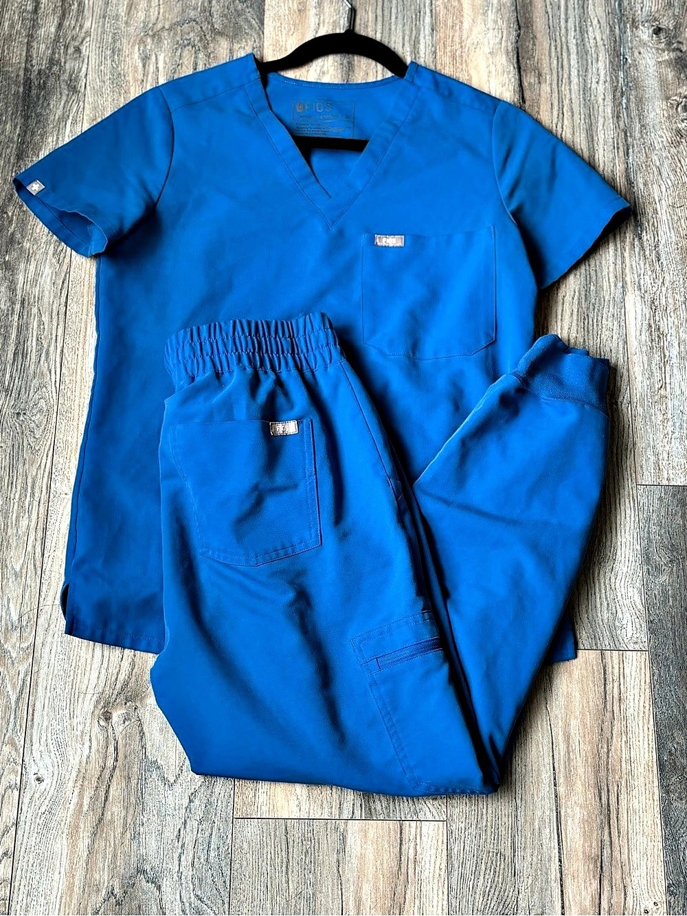 FIGS Casma Scrub Top & Zamora Jogger Scrub Pants Set Blue XS